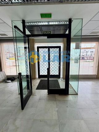 Local comercial en alquiler en Moguer