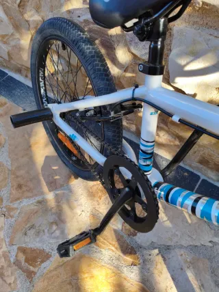 Se vende Bicicleta BMX Blanca