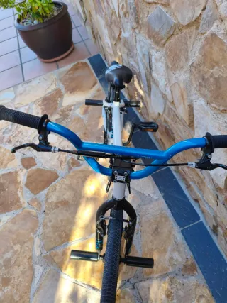 Se vende Bicicleta BMX Blanca