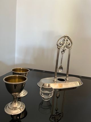 Set di uova antico con supporto