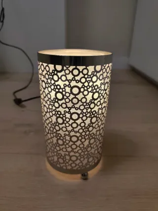 Dos lámparas de mesilla decorativa