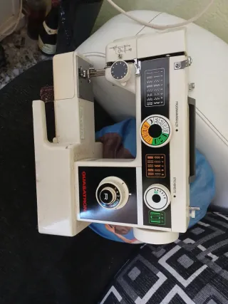 Máquina de coser QUASATRON