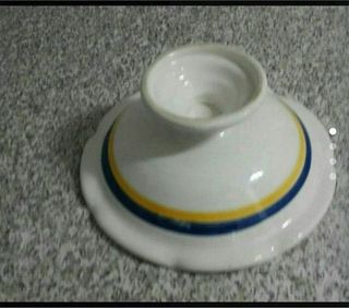 Frutero de cerámica blanco y amarillo