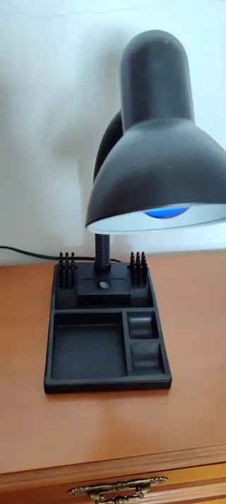 Lámpara flexo de escritorio negra con base