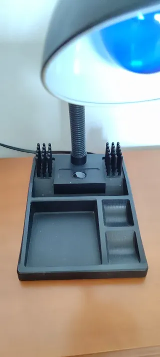 Lámpara flexo de escritorio negra con base