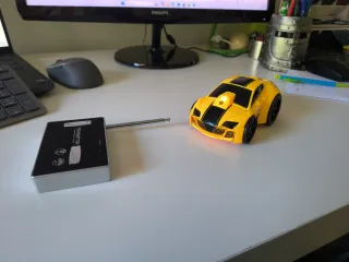 Coche teledirigido Transformer amarillo