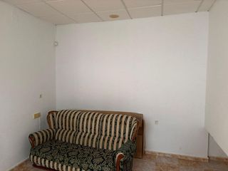 Local comercial en venta en Olivenza