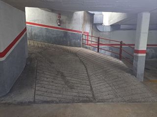 Garaje en venta en La Font de la Guatlla en Barcelona