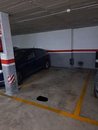 Garaje en venta en La Font de la Guatlla en Barcelona