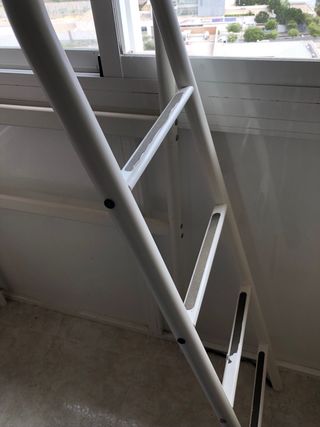 Litera Ikea Vitval con escritorio
