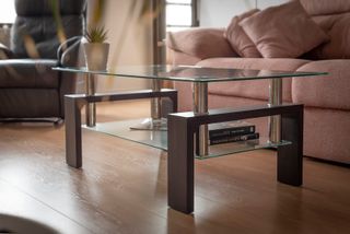 Mesa auxiliar cristal y madera