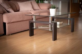 Mesa auxiliar cristal y madera