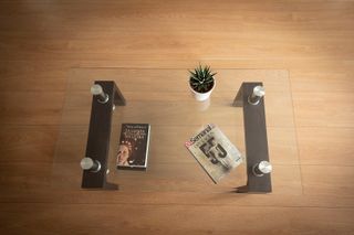 Mesa auxiliar cristal y madera