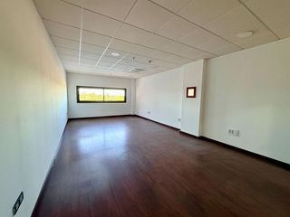 Oficina en alquiler en Salteras