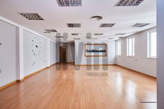 Oficina en venta en Avda de Madrid - Pº de la Estación en Jaén