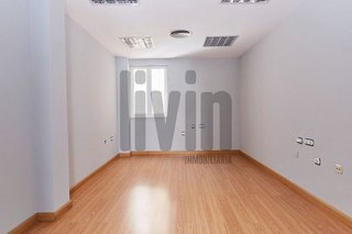 Oficina en venta en Avda de Madrid - Pº de la Estación en Jaén