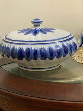 Sopera vintage de porcelana pintada a mano