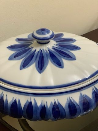 Sopera vintage de porcelana pintada a mano