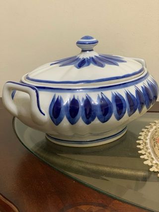 Sopera vintage de porcelana pintada a mano