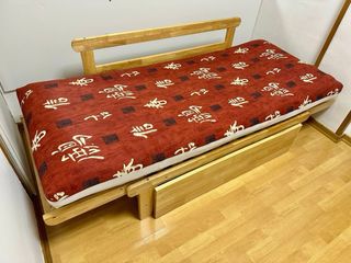 SOFA CAMA CON FUTON DE BAMBU, EXCELENTE ESTADO.