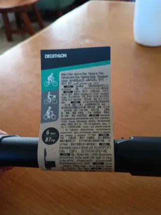 Mini bomba de aire y bidón de agua de Decathlon