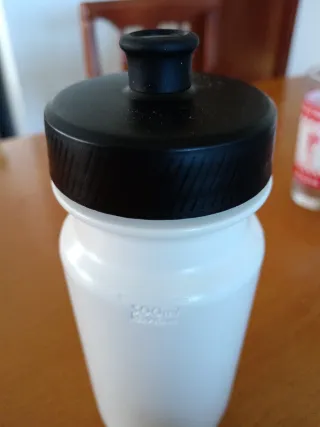 Mini bomba de aire y bidón de agua de Decathlon