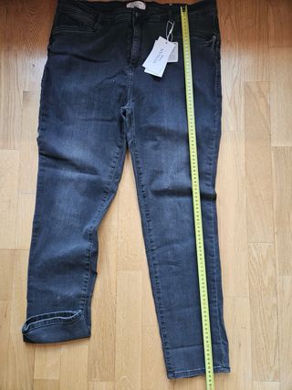 Vaqueros gris oscuro