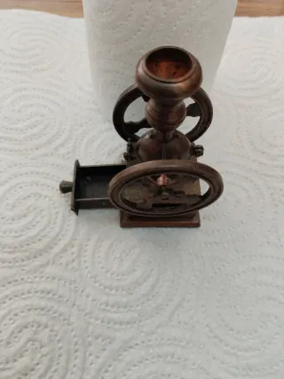 Sacapuntas antiguo molinillo café