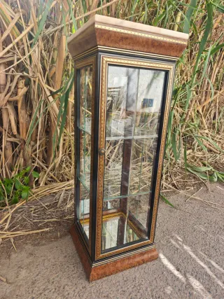 Vitrina italiana madera y mármol S.XX