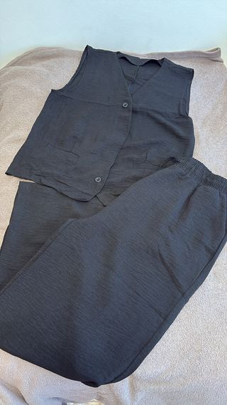 Conjunto Chaleco y Pantalón Ancho Negro Talla L