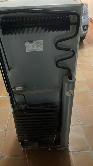 Nevera de gas blanca