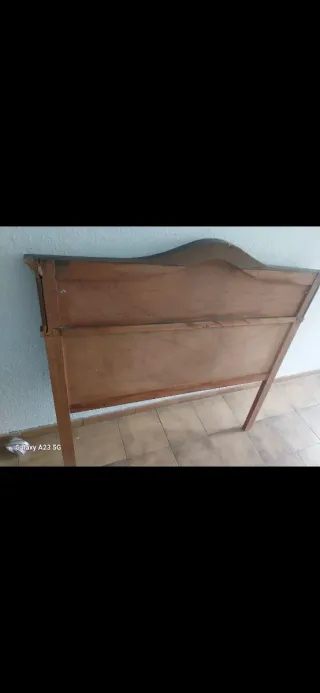 Cabecero de madera antiguo