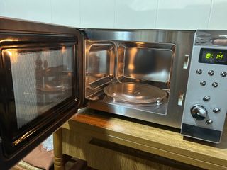 Microondas  Horno microondas usado de acero inoxid