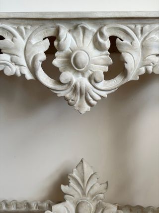 Consola decorativa restaurada