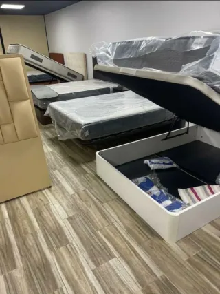 Canapé de madera con colchones viscoelastica