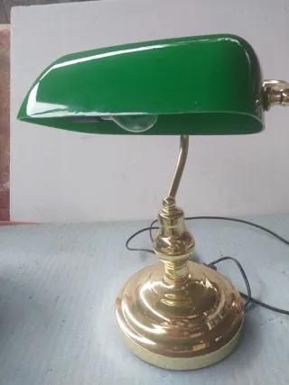 Lampada da tavolo dorata stile vintage