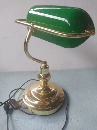 Lampada da tavolo dorata stile vintage