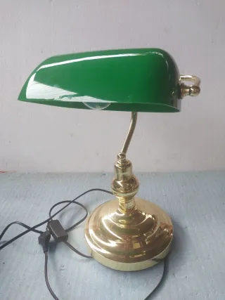 Lampada da tavolo dorata stile vintage