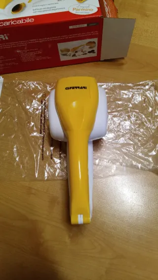 Grattugia Ricaricabile Ferrari Parmino. Nuova.