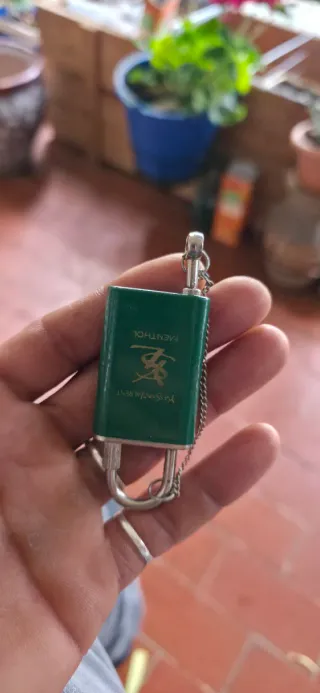 Mechero antiguo verde YSL la pulsera es plata