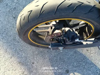 Moto Voge 125 R Negra y Amarilla