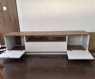 Mueble TV madera y blanco