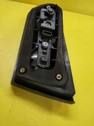 PILOTO TRASERO IZQUIERDO PORTON SEAT IBIZA 6L OSC