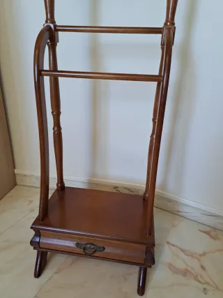 Perchero de traje de madera