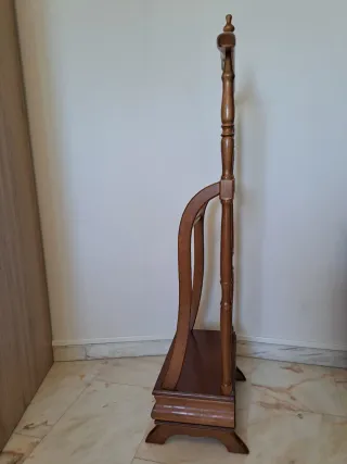 Perchero de traje de madera