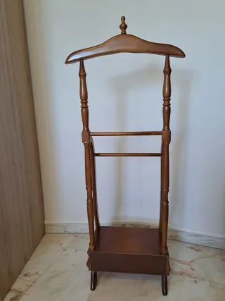 Perchero de traje de madera