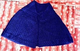 Capa poncho crochet tejido a mano azul