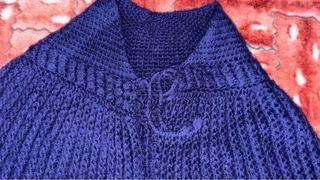 Capa poncho crochet tejido a mano azul