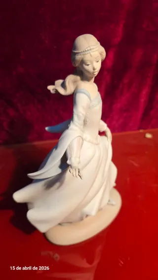 Figura Porcelana Lladro Cenicienta