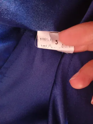 Vestido de fiesta azul satinado